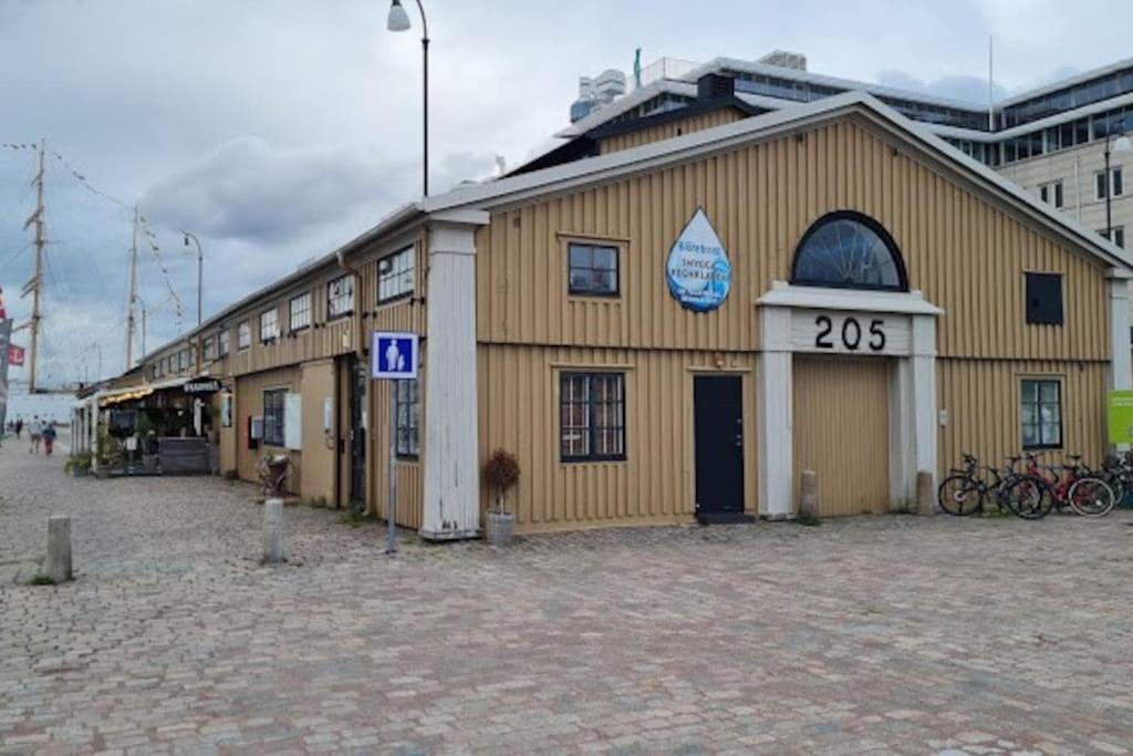 Husbaten Vega 1 Båthotell Göteborg