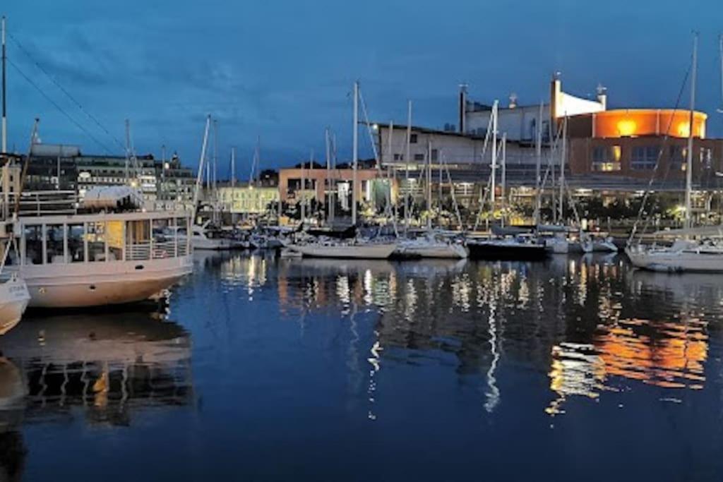 Båthotell Husbaten Vega 1 *
