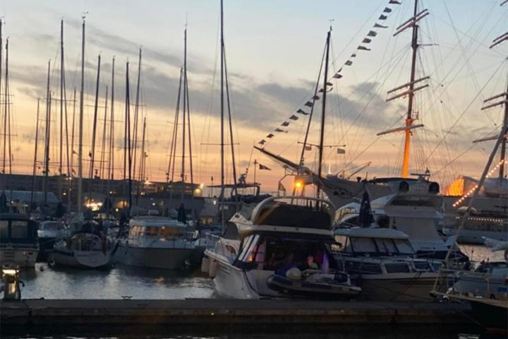 Husbaten Vega 1 Båthotell Göteborg